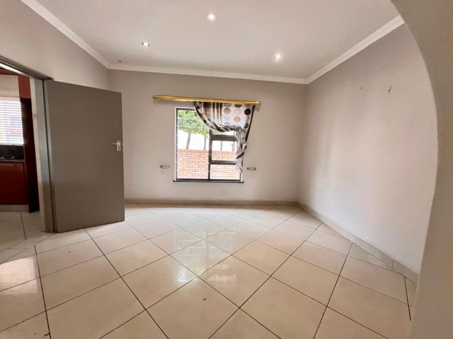 To Let 4 Bedroom Property for Rent in Stirling Eastern Cape